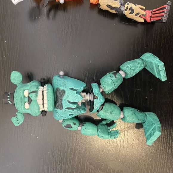 PARTS Five Guys At Freddys Action Figures 2 Dreadbear and Grim foxy PLEASE READ - Picture 2 of 3